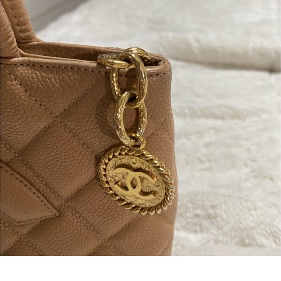 Chanel medallion tote tan leather - Picture 3 of 12